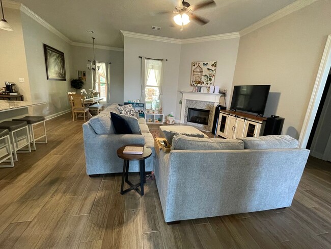 Building Photo - Gorgeous 3 Bedroom Home in Lucien Fields - Only 5 Years Old!