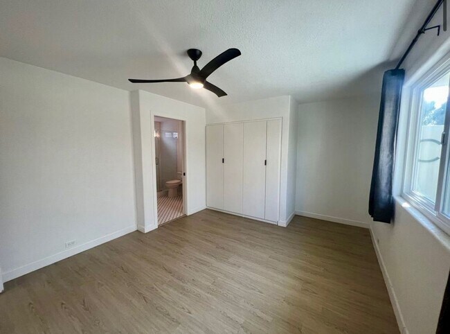 Building Photo - 231 W Canada