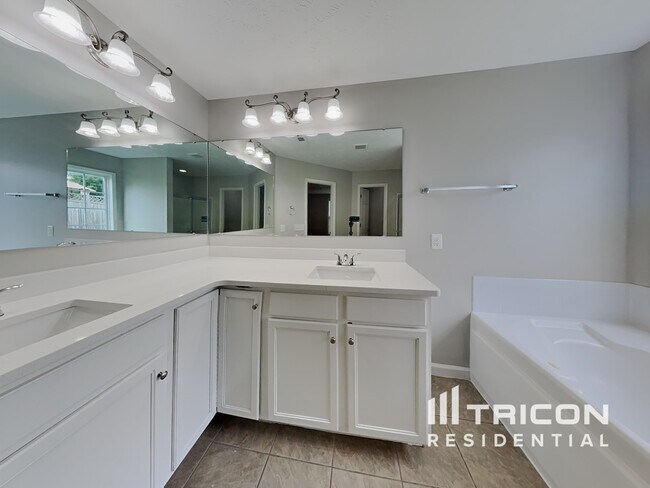 Building Photo - 82 Hester Pl