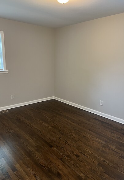 Primary bedroom - 2311 Crestview Drive