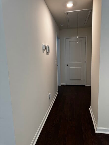 Building Photo - 1131 Clearwater Ln