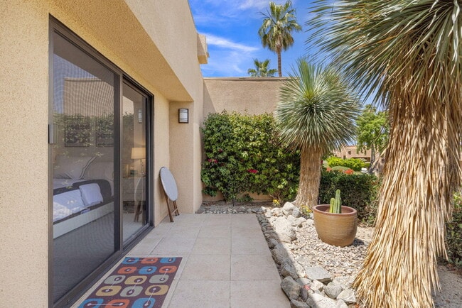 Building Photo - 73416 Mariposa Dr
