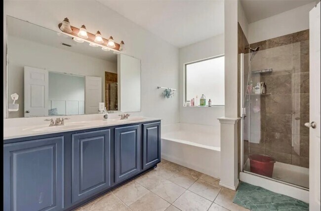 Building Photo - 15704 Ringdove Ct
