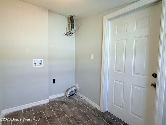 Building Photo - 2556 Sarno Rd