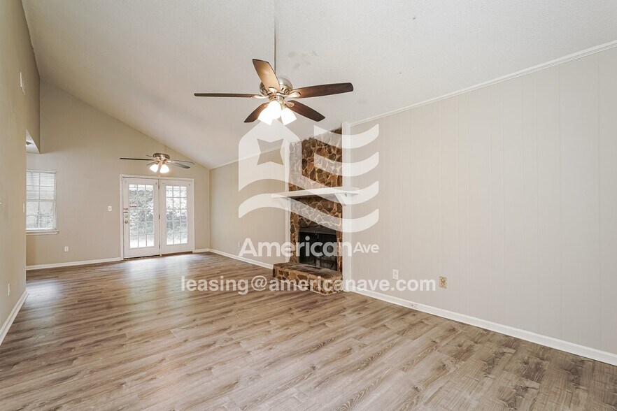 Building Photo - 4227 Cap Chat St