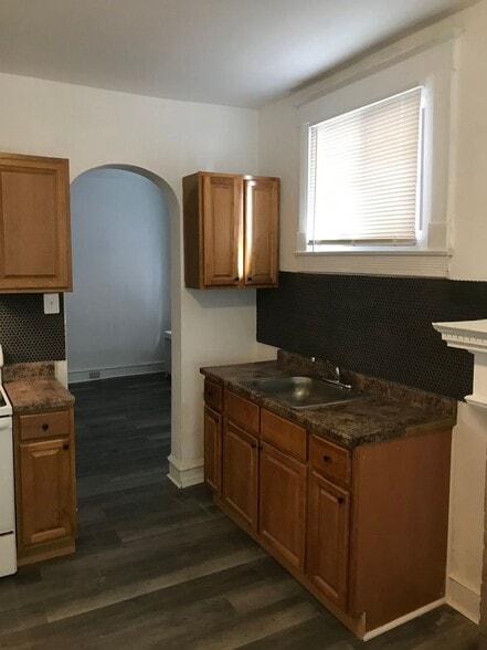Building Photo - 4832 E Roosevelt Blvd