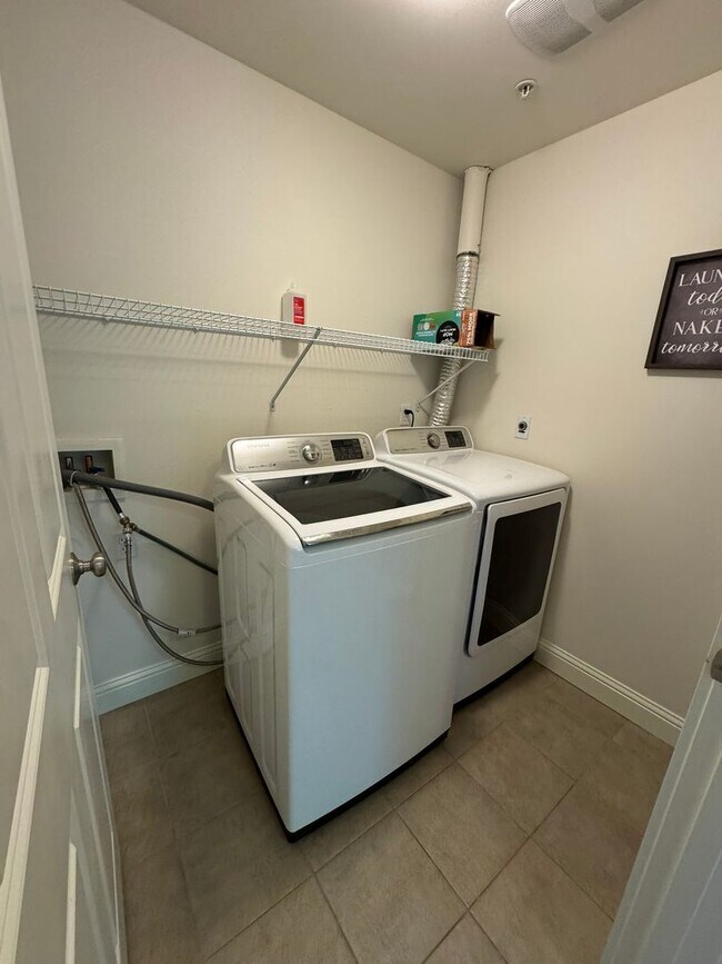 Building Photo - 2bd/1.75ba Issaquah Condo