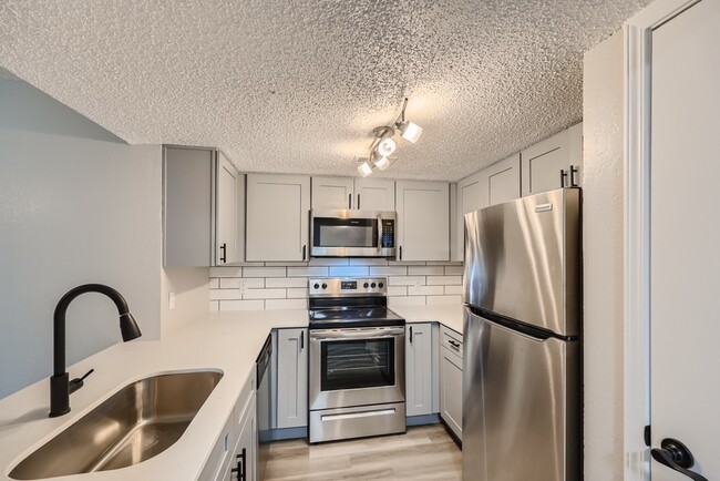 B1 Renovated - 2 Bed 2 Bath - Rise Heather Ridge