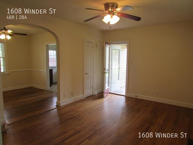 Building Photo - 4BD: Walk to VCU, Texas Beach & Uptown!!