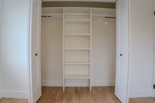 Building Photo - 238 SE 1st Ave