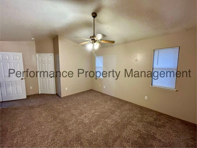 Building Photo - Stunning 4 Bed/3 Bath Home in SW Bakersfield w/ RBP & $0 Deposit Option