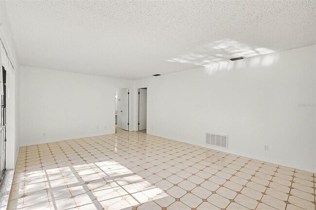 Building Photo - 648 Bua Dr