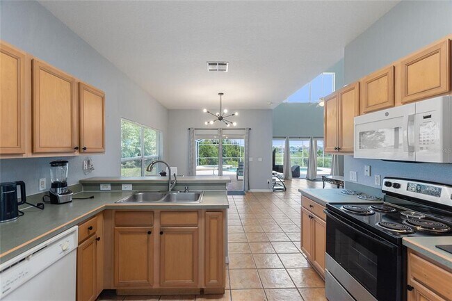 Building Photo - 546 Windsor Pl