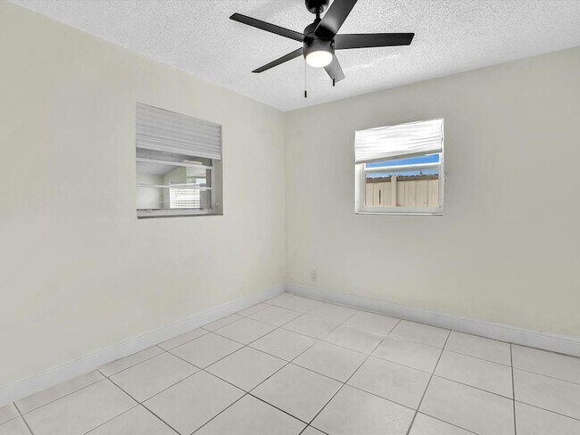 Building Photo - 6661 Meade St