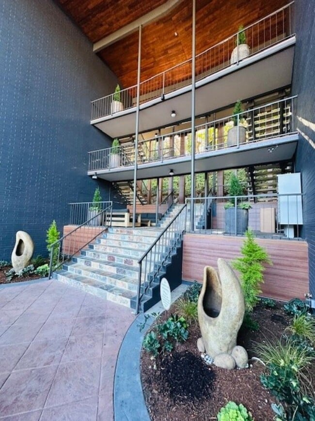 Building Photo - 2Bd/1Ba Bellevue Condo