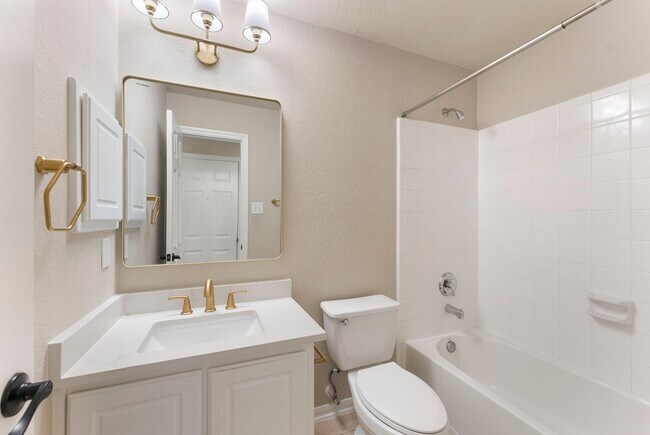 Building Photo - 99 E Foxbriar Forest Cir