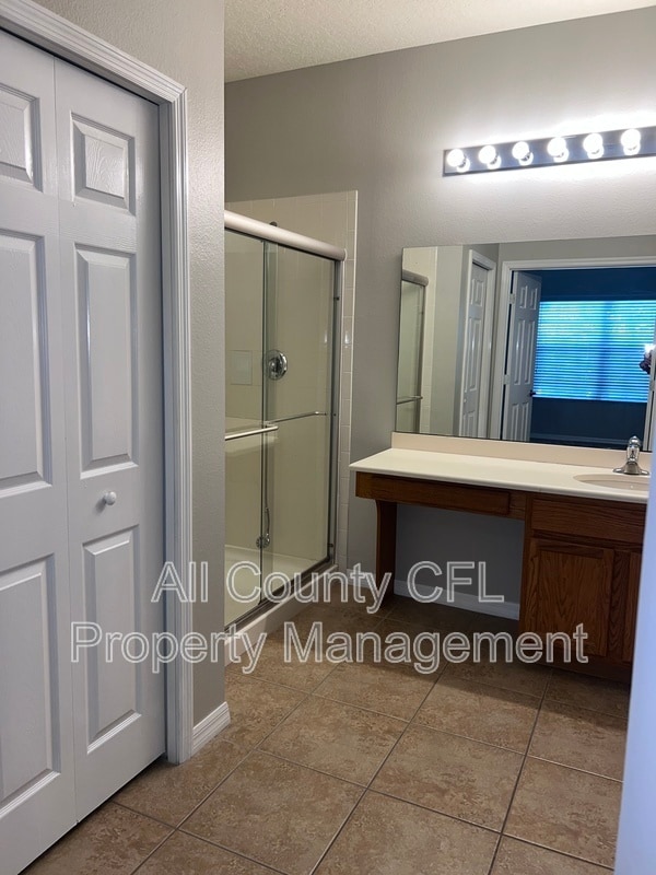 Building Photo - 2740 Oakwater Dr