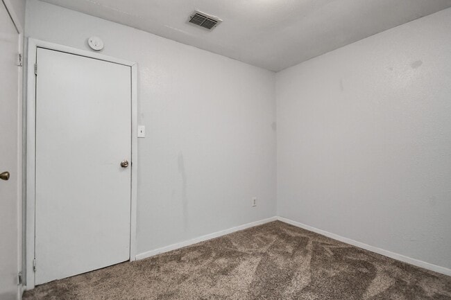 Building Photo - 707 S Franklin Ave