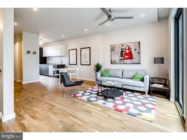 Building Photo - 1308 N Hope St