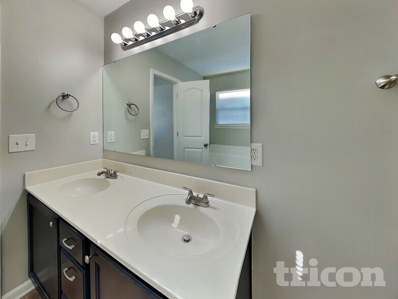 Building Photo - 4907 Long Iron Dr