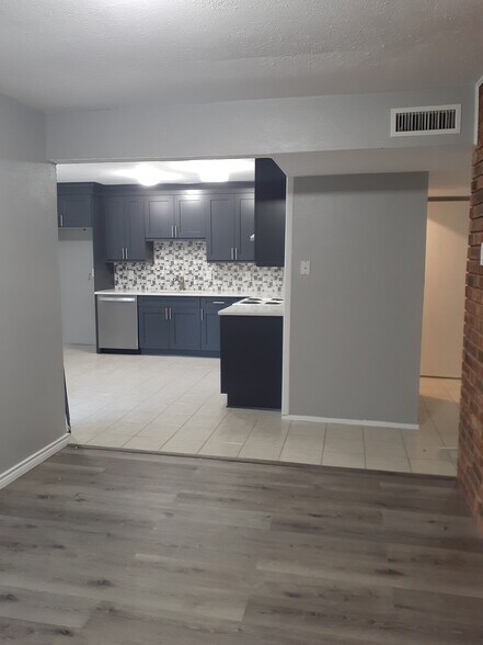 Building Photo - 9022 Millwood Dr