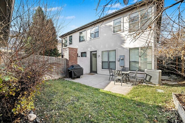 Building Photo - Gorgeous 3 bed 3.5 bath Home Available in Platt Park!