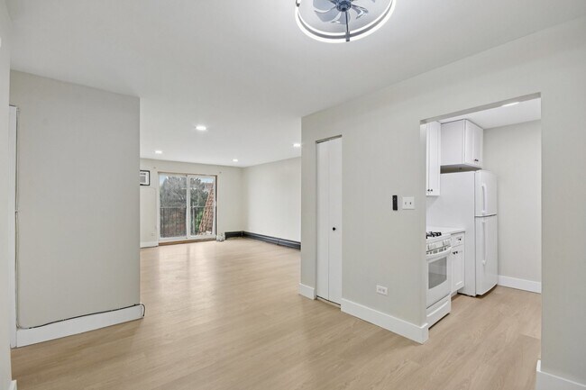 Building Photo - 226 Shorewood Dr
