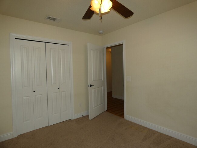 Building Photo - Charming 3-Bedroom Home
