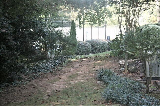 Building Photo - 901 Garden Ct
