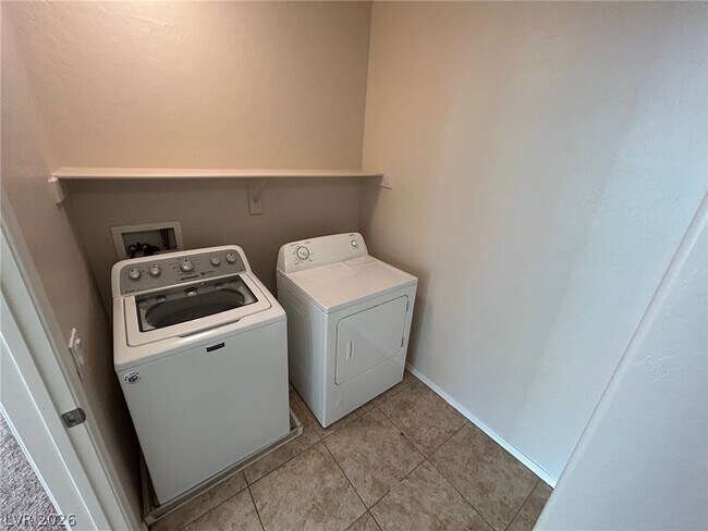 Building Photo - 6868 Sky Pointe Dr