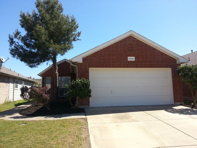 Building Photo - 3BD/2BA/2-Car Garage |Eagle Mtn-Saginaw ISD $1,895/mo | Pets Welcome — All Sizes