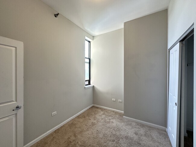 Building Photo - 1464 S Michigan Ave