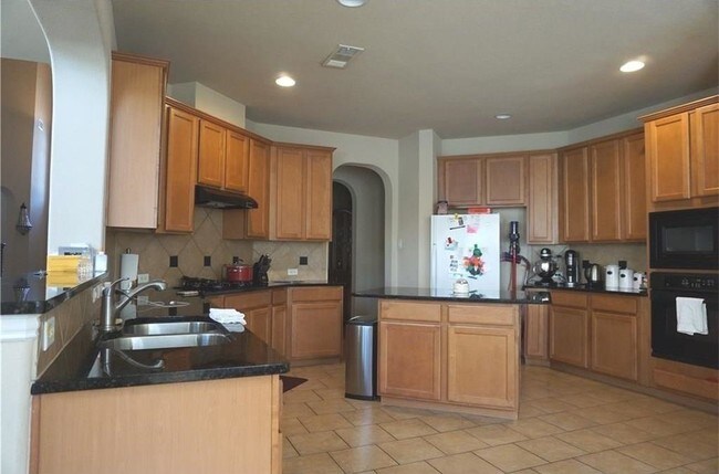 Building Photo - 1019 Amesbury Dr