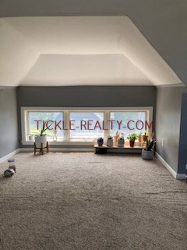 Building Photo - 2-4 Whalin Street