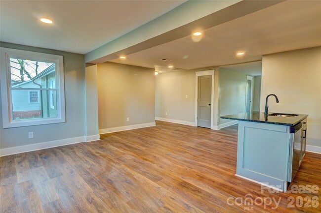 Building Photo - 824 2nd St