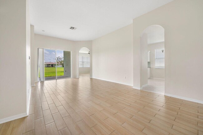 Building Photo - 10419 SW Southgate Ct
