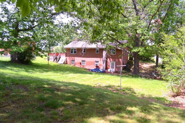 Building Photo - 279 Poe Dr