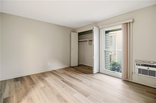 Building Photo - 388 S Main St