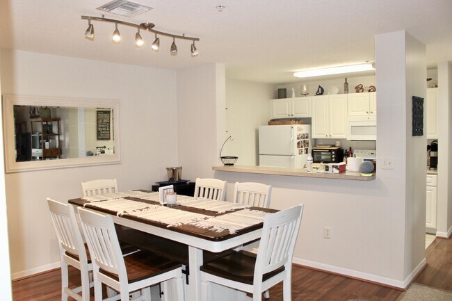 Building Photo - 1150 Town Center Dr