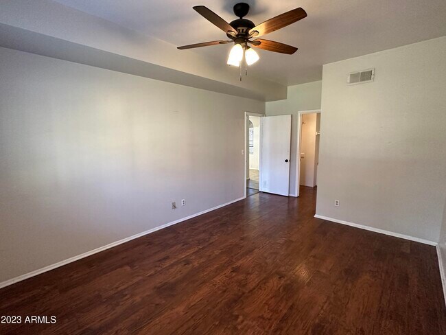 Building Photo - 930 N Mesa Dr