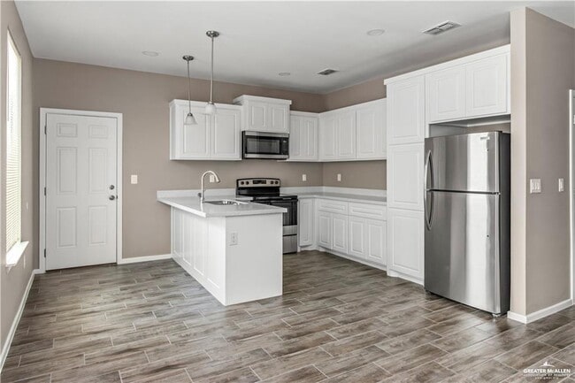 Building Photo - 12 Beverly Ave