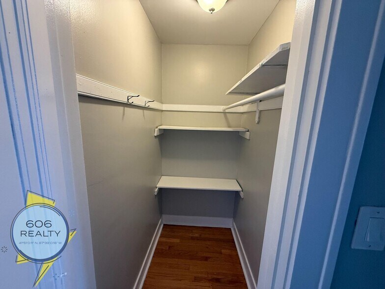 Building Photo - 2140 Clarence Ave