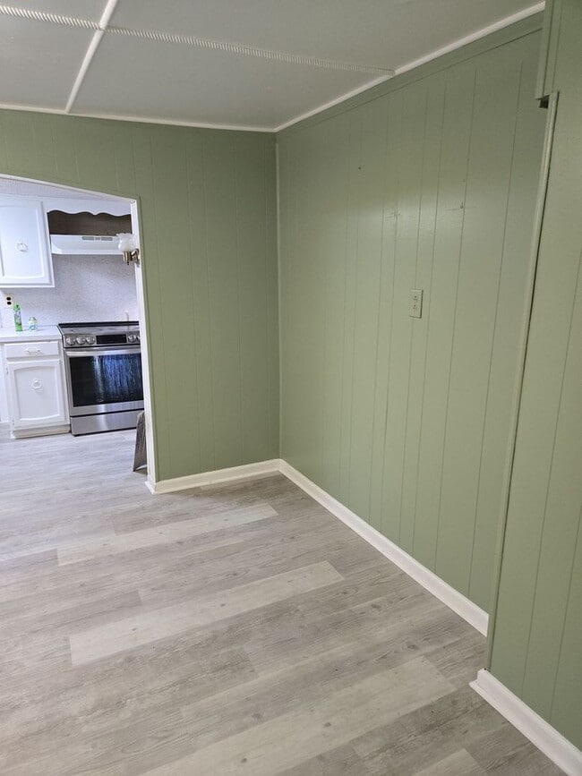 Building Photo - 4-5 Bedroom, 2 Bathroom 2-Story Detached H...