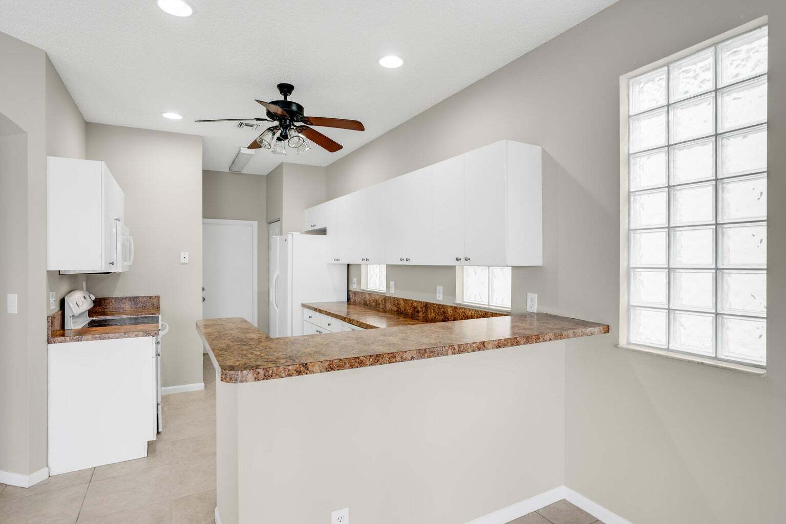 Building Photo - 7787 Springfield Lake Dr