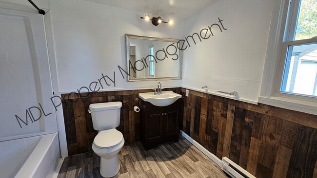 Building Photo - Beautiful 3 bed 1.5 bath home with Pole Ba...