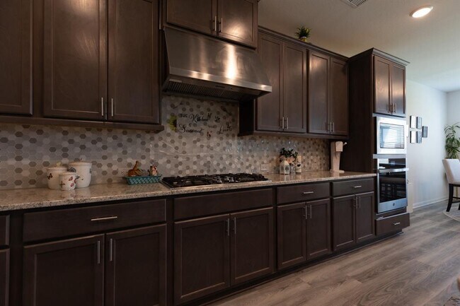 Building Photo - 2332 Giona Pl