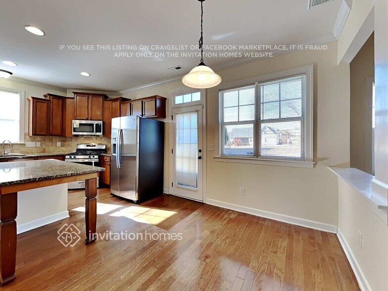 Building Photo - 613 Adams Point Dr