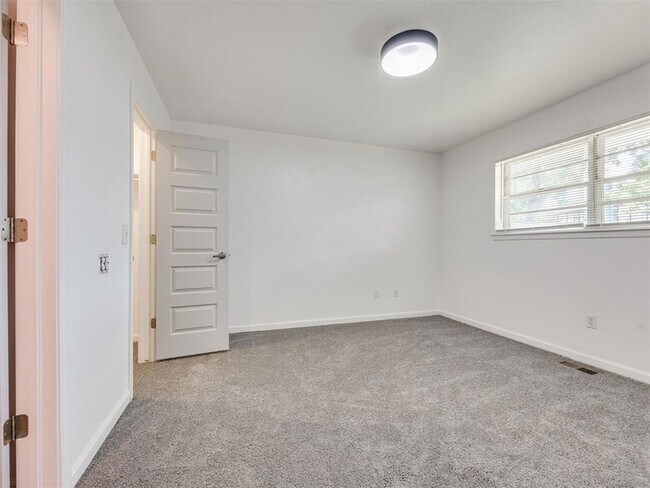 Building Photo - 6312 Overcourt Manor