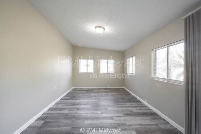 Building Photo - 6276 Eastgate Ave