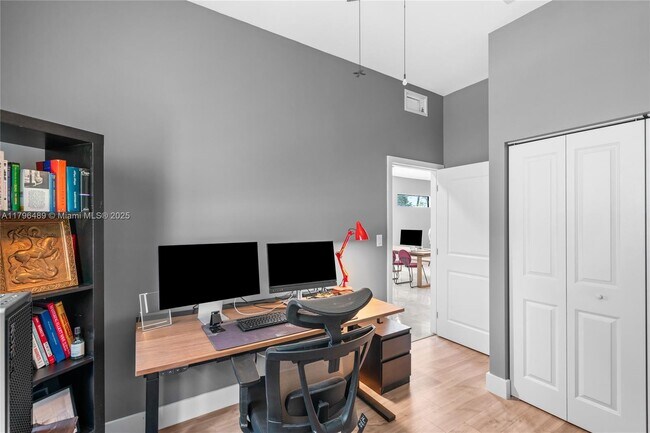 Building Photo - 808 NW 5th Terrace